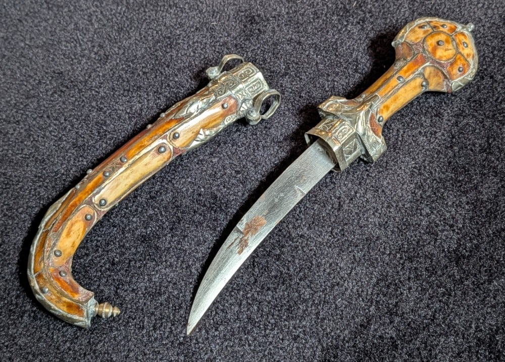 (3) Foreign Daggers - 4