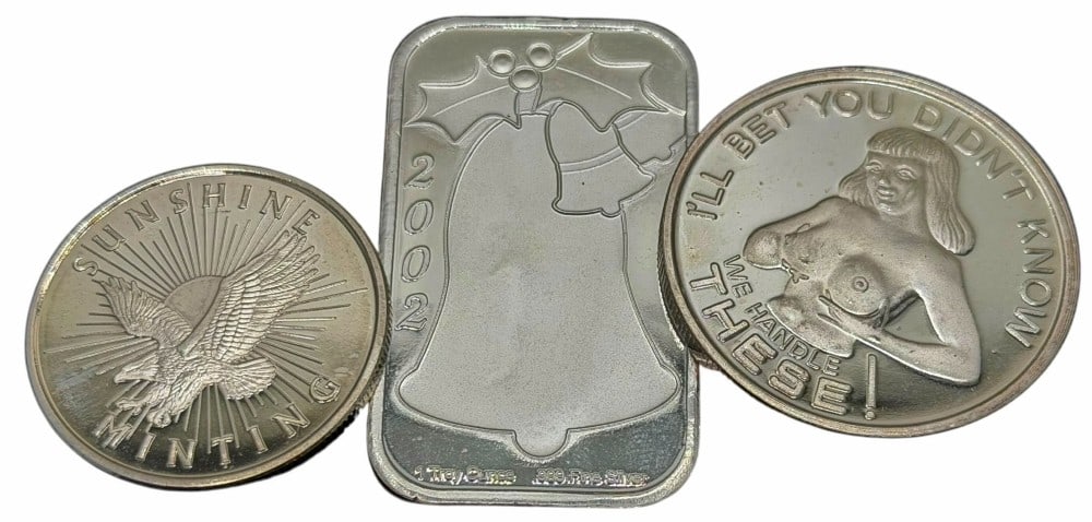 2 1/2 Troy Ounces of Mixed .999 Fine Silver Rounds & Bar: 2 1/2 Troy Ounces of Mixed .999 Fine Silver Rounds & Bar.? This lot contains a 2002 Holiday 1 troy ounce .999 fine silver bar.? One troy ounce .999 fine silver trade unit "I'll Bet You Didn't Know We 