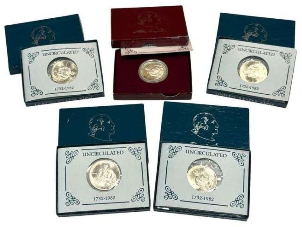 (5) 1982-S & 1982-D Washington Commemorative Proof Half Dollars: (5) 1982-S & 1982-D Washington Commemorative Proof Half Dollars. Mint condition in the original boxes with the paperwork. 90% silver coins, $2.50 face value