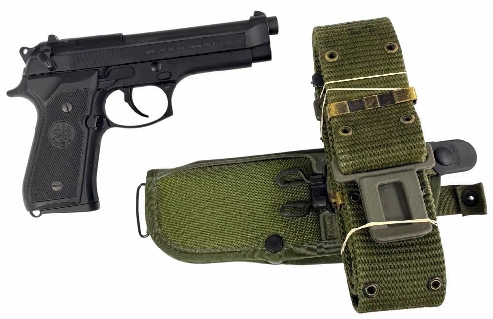 Beretta Model 92FS 9mm Semi-Automatic (DA/SA) Pistol Pre-owned New W/M12 Holster Belt Kit (1 of 15)