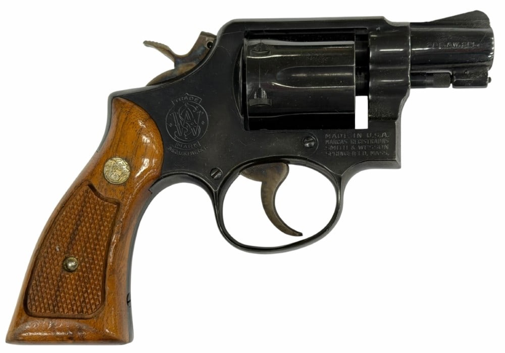 Smith and Wesson Model 10-5 Six Shot 38 Special Revolver: Smith And Wesson Model 10-5 Six Shot 38 Special Revolver. The Smith and Wesson Model 10-5 Six Shot 38 Special Revolver is in very nice used condition. The pinned barrel measures 2 inches in length. Th