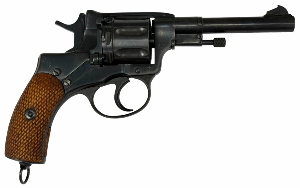 Russian Nagant Tula Star M1895 Model 7 Shot 7.62X38R Revolver.: Russian Nagant Tula Star M1895 Model 7 Shot 7.62X38R Revolver. The Russian Nagant Tula Star M1895 Model 7 Shot 7.62X38R Revolver is in very nice used like new condition. The barrel measures 4.5 inches