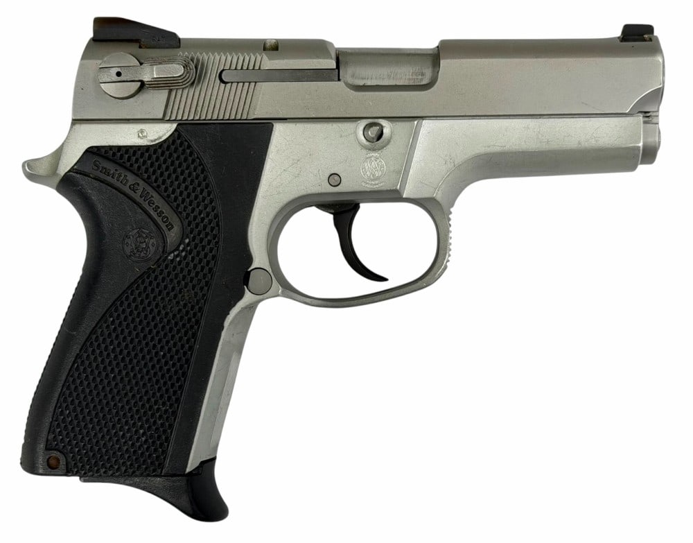 Smith & Wesson Model 6906 .9mm Semi Automatic Pistol (1 of 13)