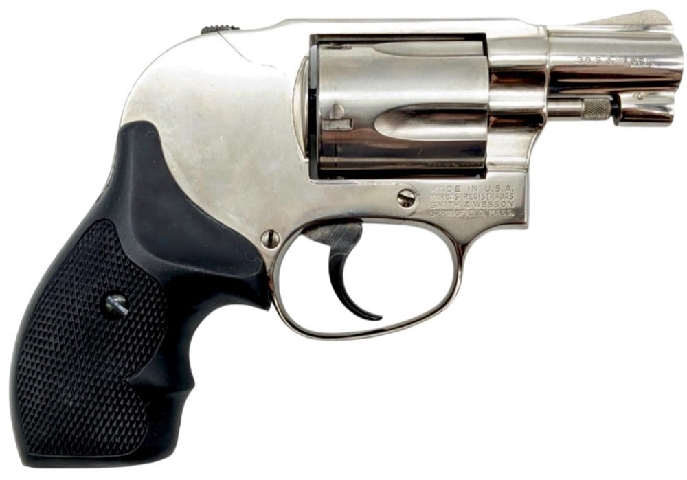 Smith & Wesson Model 49 .38 Spl Shrouded Hammer Revolver: Smith & Wesson Model 49 .38 Spl Shrouded Hammer Revolver.? The polished stainless Smith & Wesson revolver is in very nice used condition.? Barrel measures 1 7/8 inches in length.? The black rubber gri