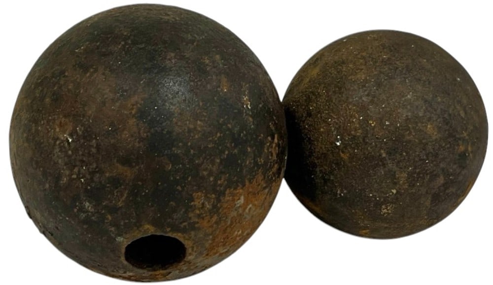 U.S. Civil War Confederate and Union 12 Pound Cannon Balls: U.S. Civil War Confederate and Union 12 Pound Cannon Balls. Both civil war cannon balls are in nice used condition. The 12 pound confederate cannon ball has an opening for a wooden fuse plug. The conf