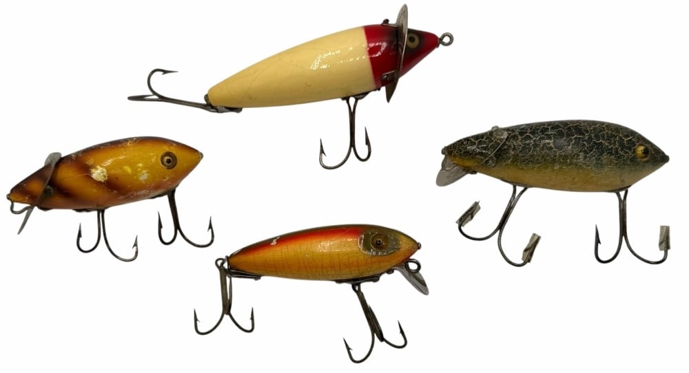 (4) Variety Heddon Wooden Fishing Lures: (4) Variety of Wooden Heddon Fishing Lures.? Including River Runt No. 110 Rainbow toilet Seat Hardware, Glass Eyes (one eye broken).? Heddon No. 210 Surface Lure White Red head.? Heddon Baby Crab Wigg