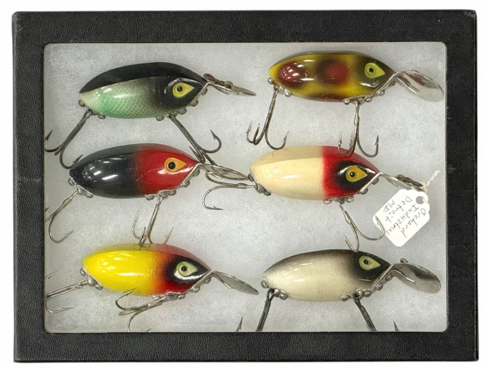 Collection Orchard Industries Detroit, MI Bottom Scratchers Wooden Lures in Display Case: Collection Orchard Industries Detroit, MI Bottom Scratchers ?Wooden Lures in Display Case, case measures approximately 8.25in x 6.25in x 2.25in