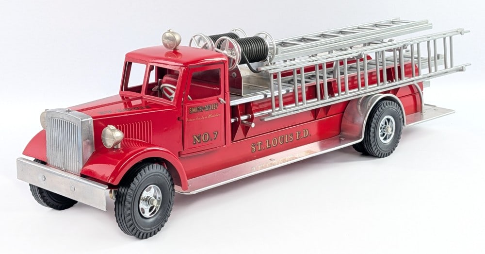 Fred Thompson Smith Miller St. Louis F.D. Ladder Fire Truck (1 of 7)