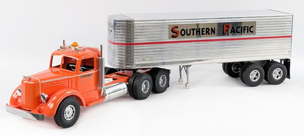 Custom Smith Miller L Mack with Southern Pacific Trailer (1 of 12)