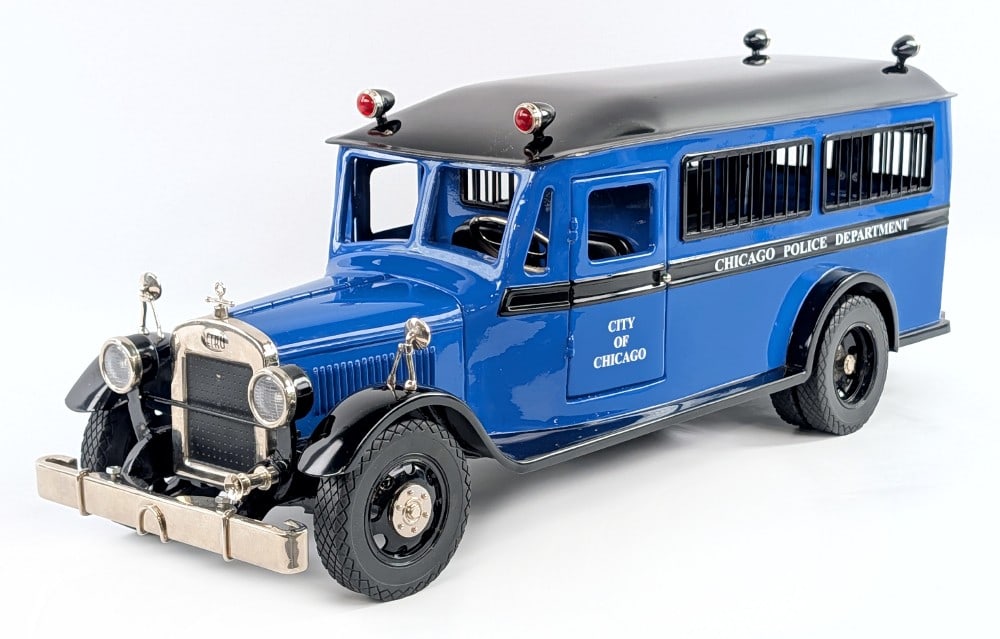 Retro 123 Chicago Police Dept. Paddy Wagon Truck: Retro 123 Chicago Police Department paddy wagon. The Paddy Wagon is in good condition with a couple chips on the rear step area. Displays very well with great details and moving parts. Limited edition