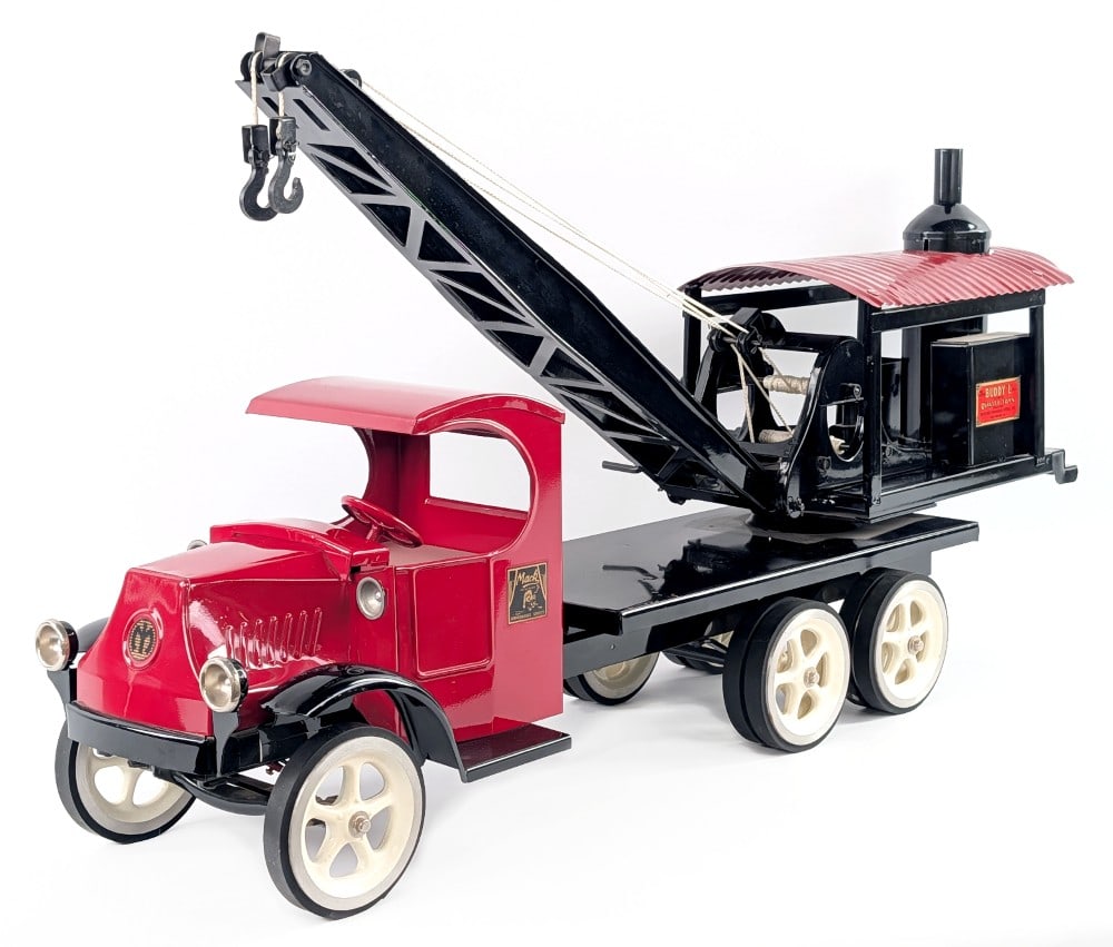 Les Paul Custom Steelcraft Mack Truck with Mounted Crane: Very nice custom Les Paul Mack truck with mounted crane. The Truck is a Steelcraft style "C" cab Mack with a Buddy L style mounted crane. A very nice high quality custom truck. The truck is in very go
