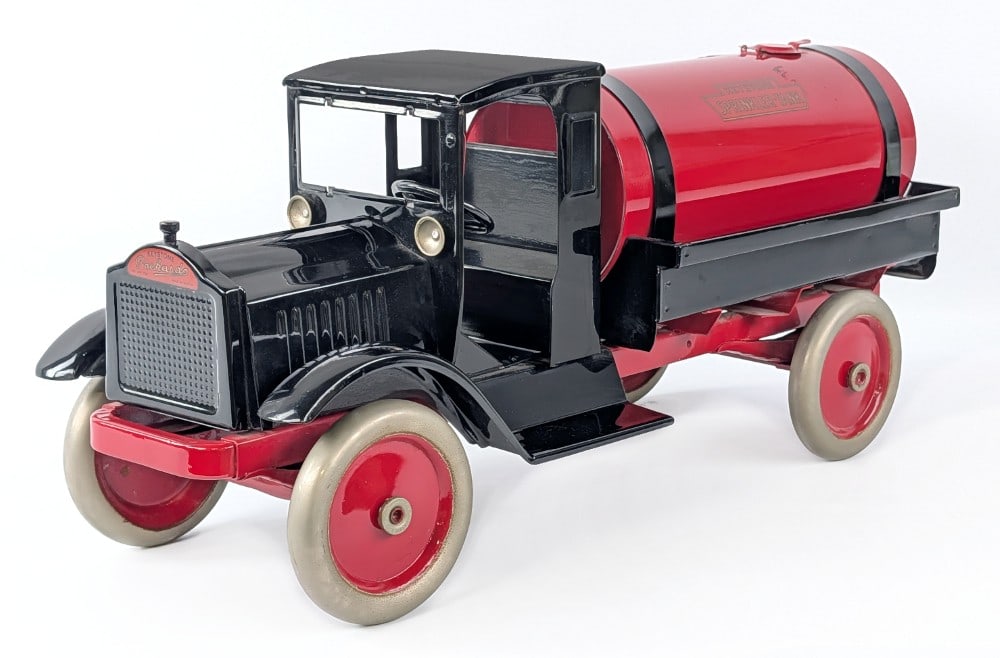Restored Keystone Packard Sprinkler Tank Truck (1 of 9)