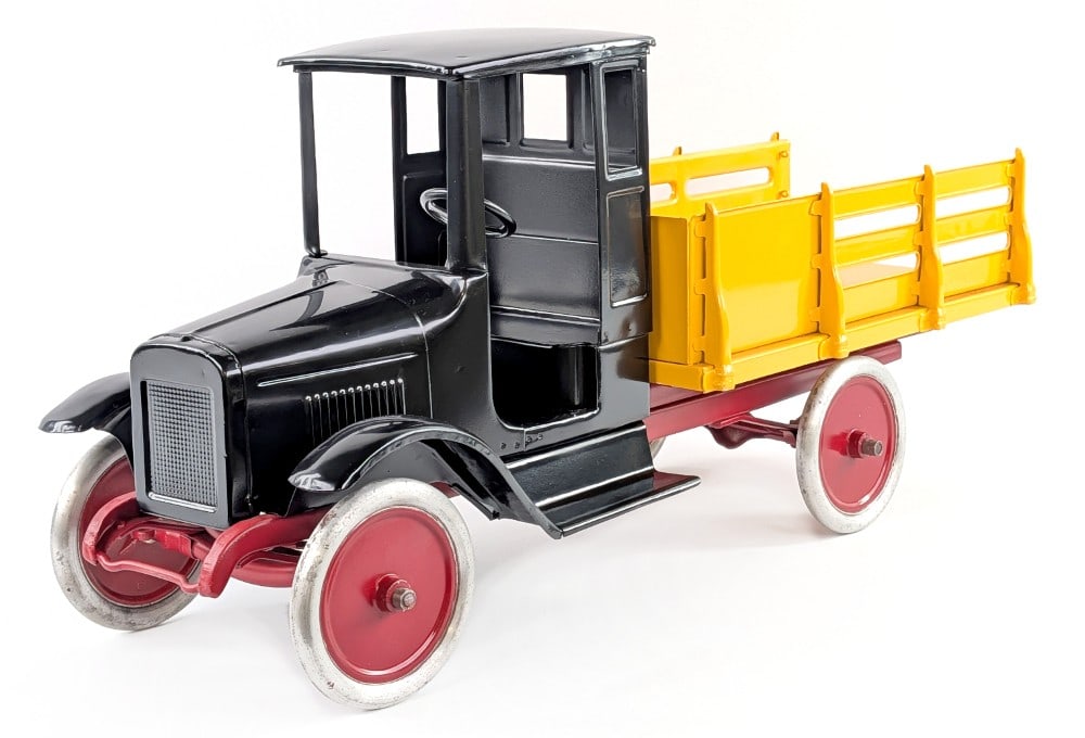 Restored Buddy L Baggage Line Truck: Restored Buddy L Baggage Line truck. The yellow bed is loose from the frame. Overall a nice paint job. It just needs decals and some hardware for it to be complete. Measures approximately 26-1/2" long