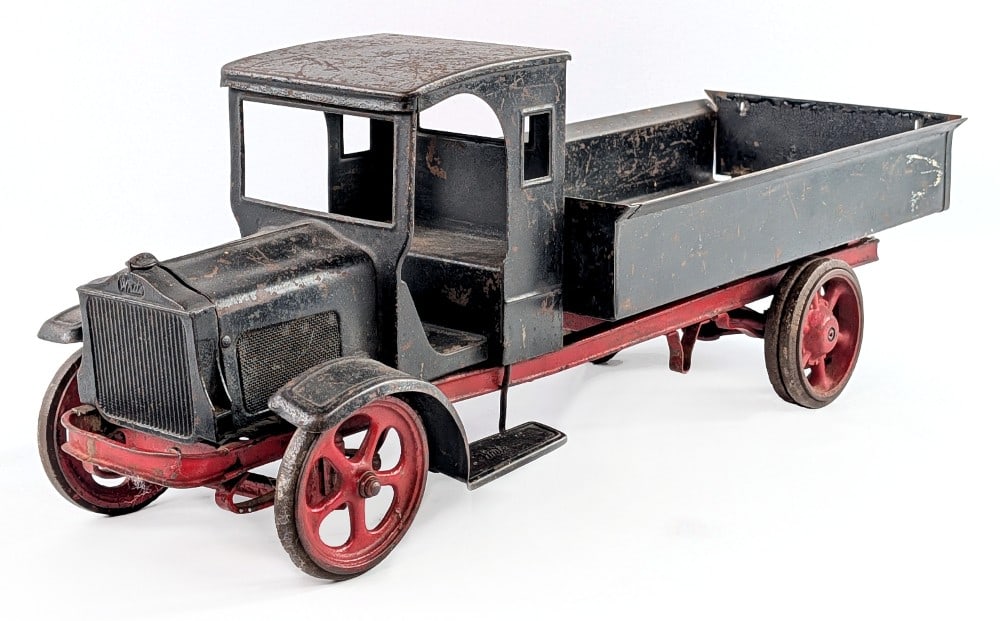 Burdette Murray "White" Dual Wheeled Dump Truck (1 of 6)