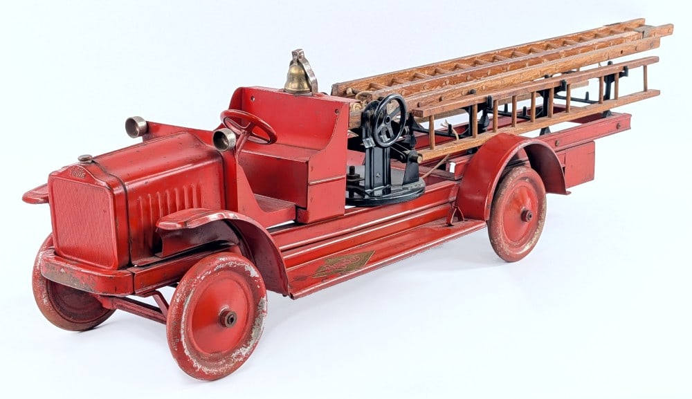 Kelmet White "Big Boy" Aerial Ladder Fire Truck (1 of 8)