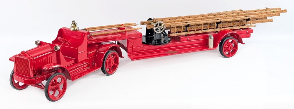 Kelmet White Aerial Ladder Fire Truck (1 of 13)