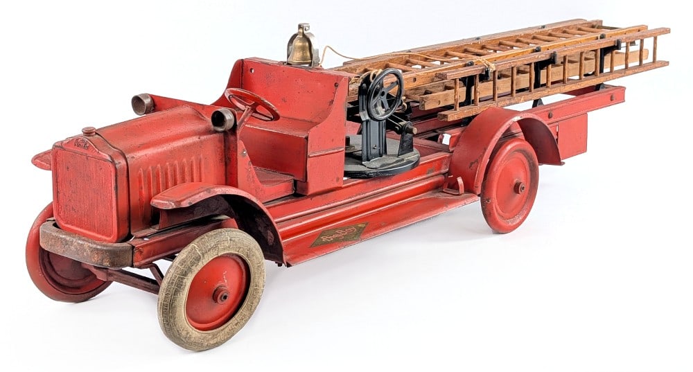 Original Kelmet White Big Boy Aerial Ladder Fire Truck (1 of 9)