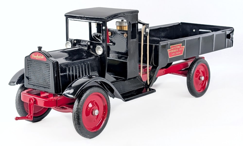 Restored Keystone Hydraulic-Lift Dump Truck (1 of 7)