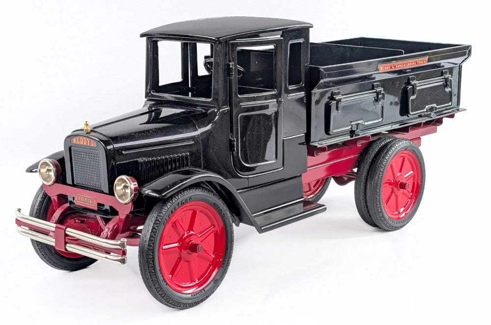 T-Reproductions Buddy L Sand & Gravel Truck (1 of 7)