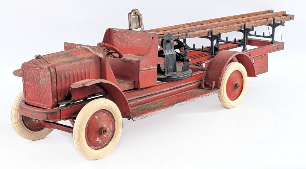 Kelmet White Big Boy Aerial Ladder Fire Truck (1 of 7)