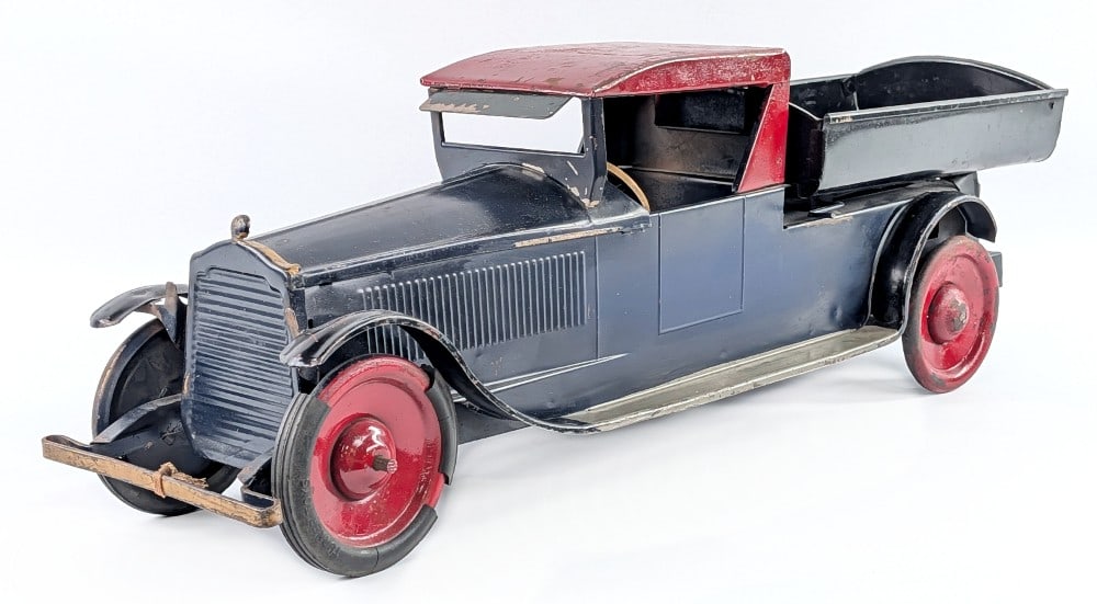 Turner Packard Dump Truck: Turner Packard dump truck. The truck has a rear friction drive motor and manual dump bed. The friction drive works. The it is missing some of the rubber tires and one of the rear wheels is loose. It i