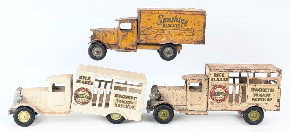 Metalcraft Heinz 57 Trucks and Sunshine Biscuits Truck: Includes (2) Metalcraft Heinz 57 delivery trucks and Metalcraft Sunshine Biscuits truck. The one Heinz truck is an older repaint, is missing the rear gate and the bed is bent. The Sunshine Biscuits tr