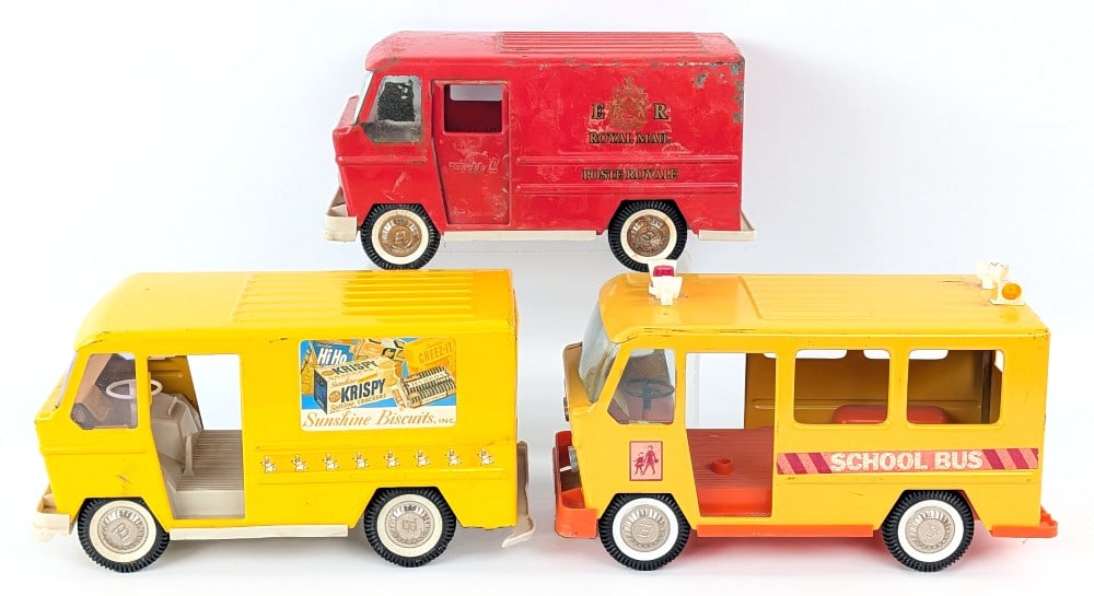 Buddy L School Bus, Royal Mail, and Sunshine Biscuits Truck (1 of 10)