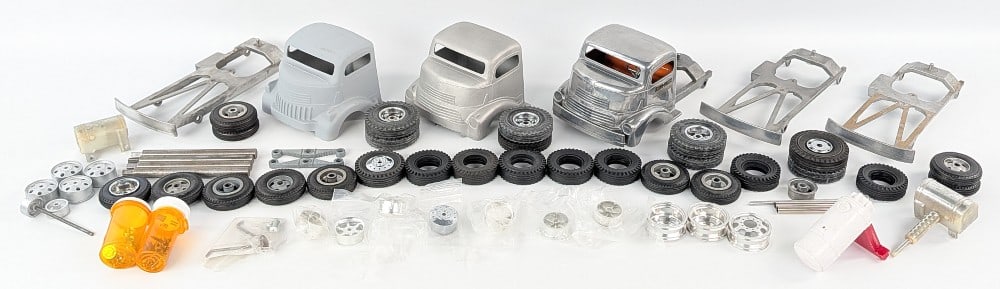 Smith Miller GMC Truck Cabs and Other Parts (1 of 10)