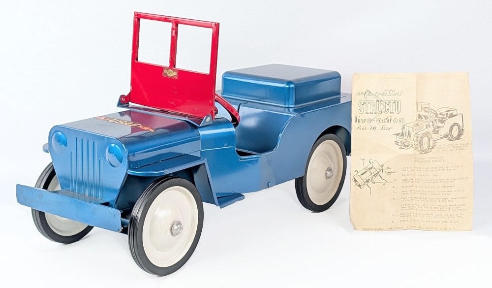 Original Structo USAF Ride On Jeep Truck w/ Assembly Instructions: Original Structo United States Air Force (USAF) ride on Jeep truck. Comes with the original assembly instructions sheet. Very good original condition with only minor scratches and rub marks. Hardly ev