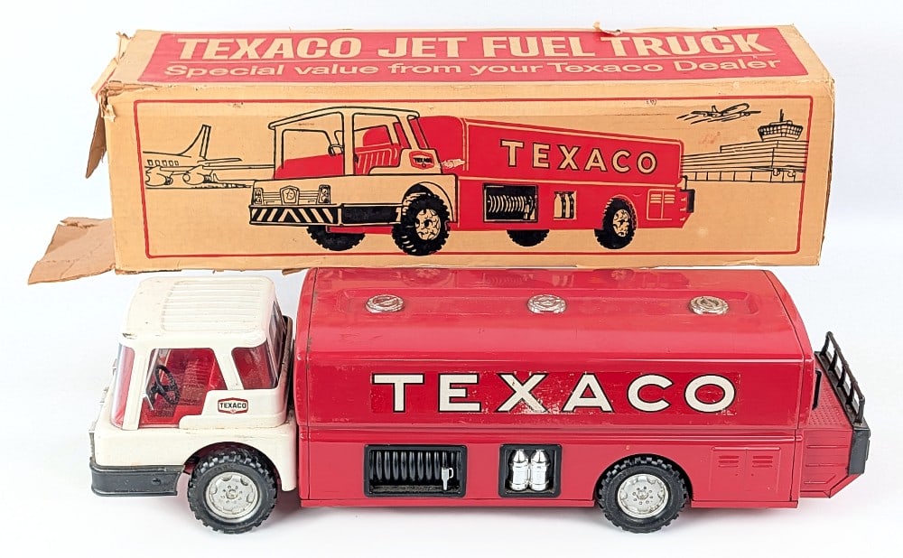 Park Plastics Co. Texaco Jet Fuel Tanker Truck Ride On w/ Box (1 of 9)