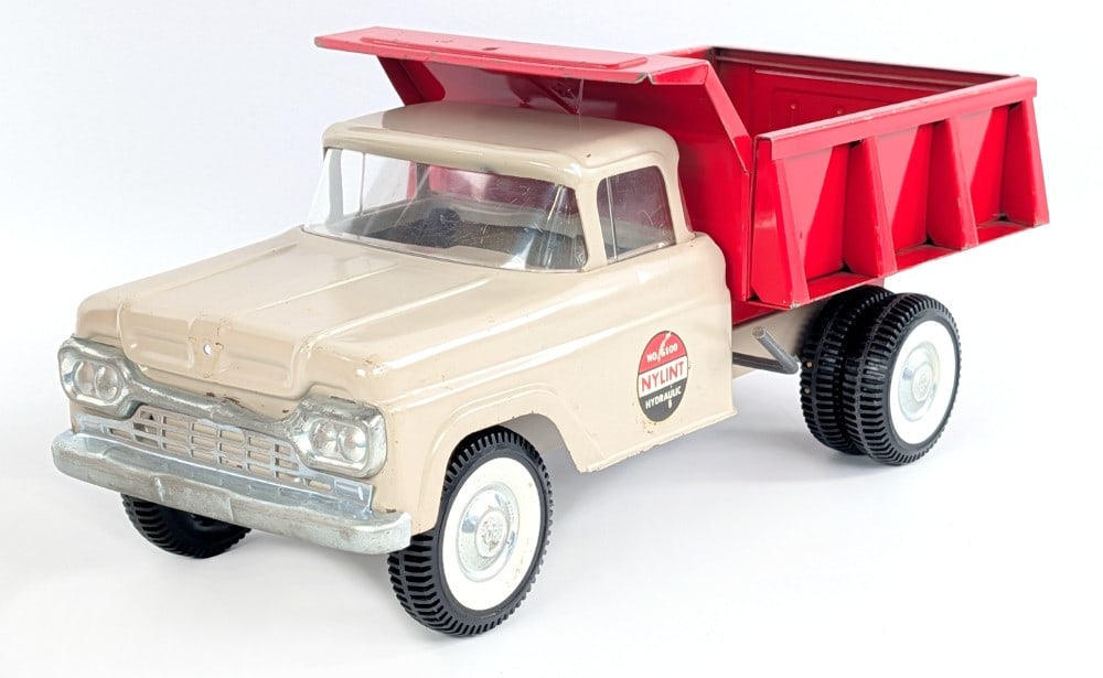 Original Nylint No. 6100 Ford Hydraulic Dump Truck (1 of 8)
