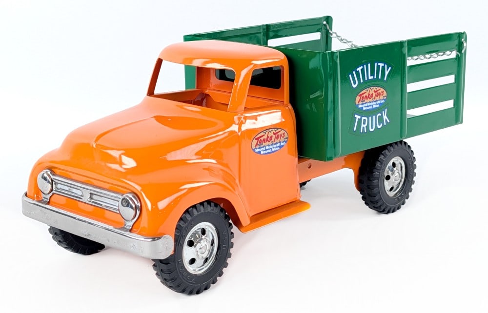 Restored Tonka Utility Truck: Restored Tonka utility truck. The truck has a very nice restoration with new parts. Good condition overall with a small chip in the bed and light dust from display. Measures approximately 13-1/2"