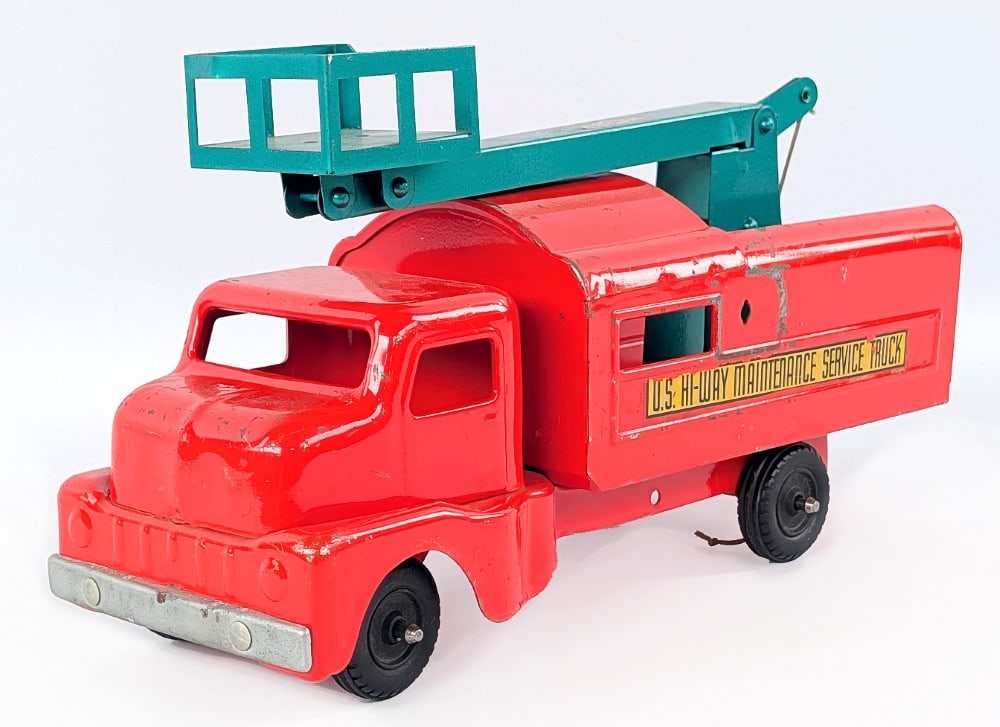 Original Structo U.S. Hi-Way Maintenance Service Truck: Original Structo U.S. Hi-Way Maintenance service / utility bucket truck. The truck is missing the crank and winch for the bucket. The truck shows paint loss and wear from play / age. Measures approxim