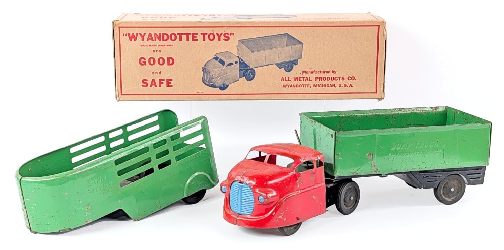 Wyandotte Dump Truck with Box and Express Trailer (1 of 13)