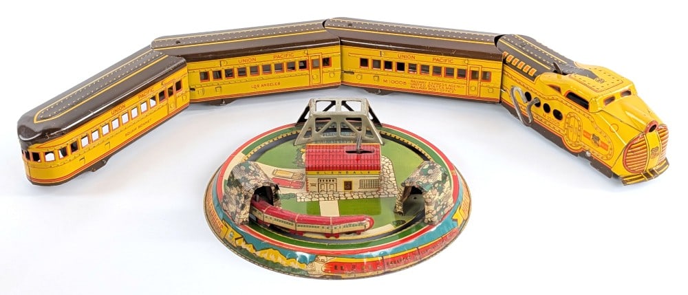 Marx Union Pacific Streamliner Windup Train and Honeymoon Express (1 of 12)