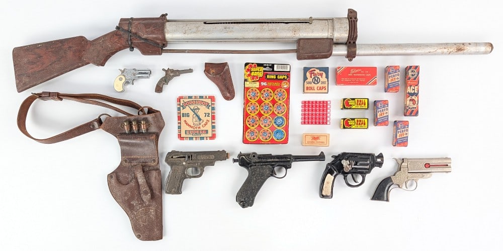 Cap Guns, Pop Guns, and Windup Gun Toys (1 of 11)