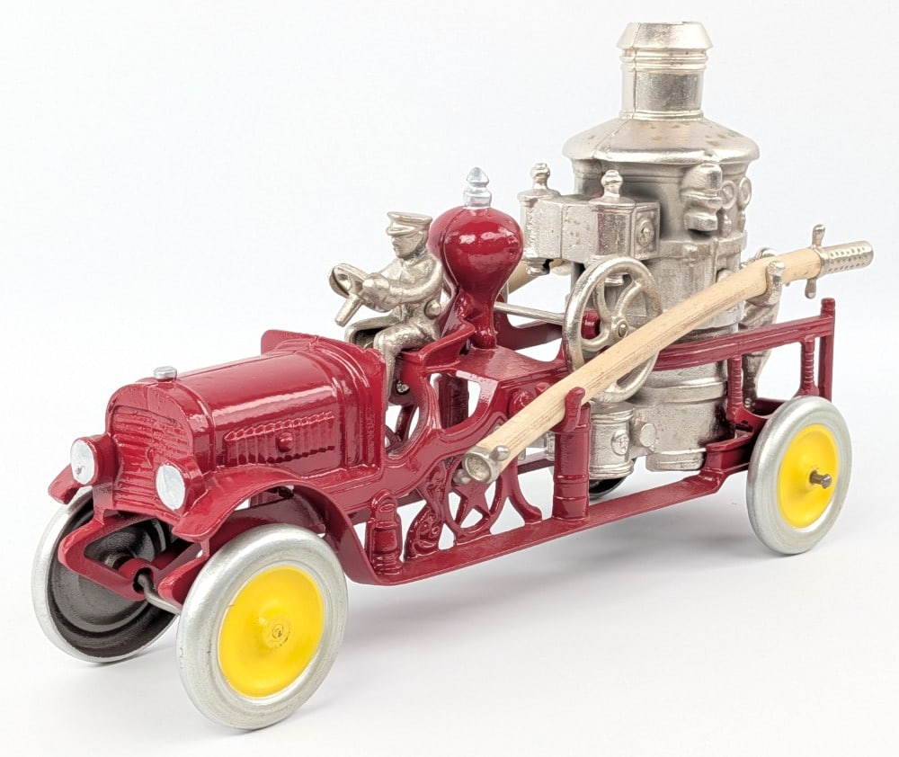 Kenton Cast Iron Fire Pumper Truck (1 of 7)