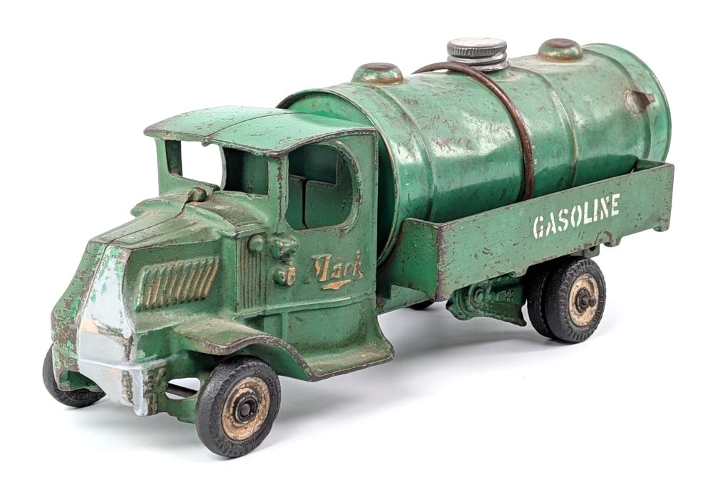 Arcade Mack Gasoline Tanker Truck (1 of 7)