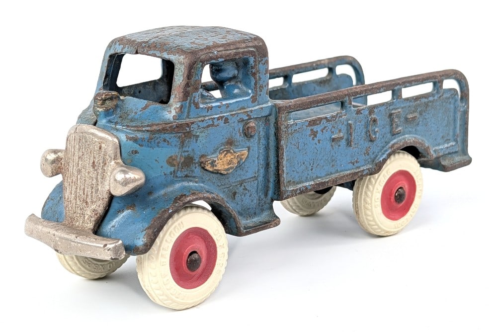 Arcade Cast Iron Ice Truck (1 of 7)