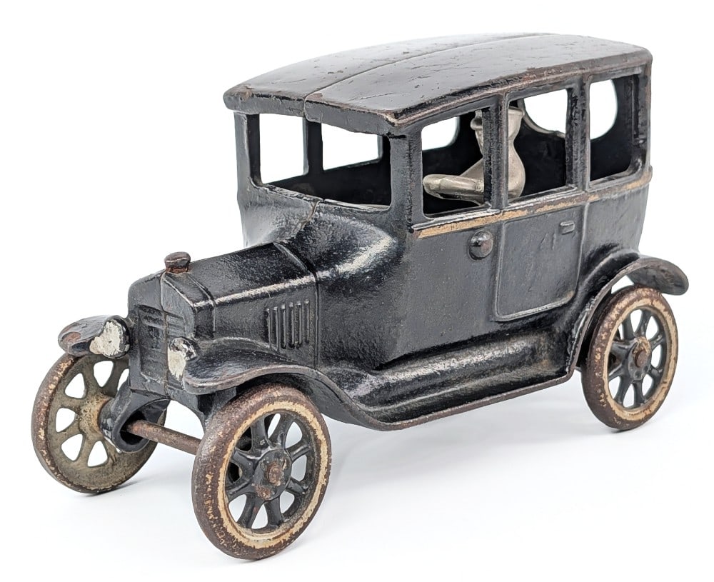 Arcade Cast Iron Ford Center Door Sedan (1 of 7)