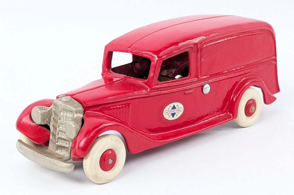 Thomas Toys Arcade International Delivery Van Truck (1 of 8)