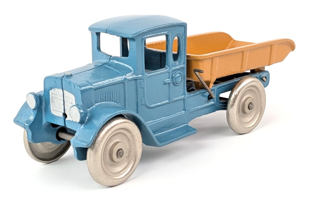 Kilgore Cast Iron Dump Truck (1 of 8)
