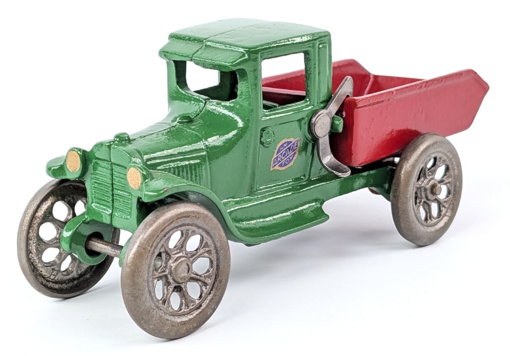 Arcade Cast Iron Dump Truck (1 of 9)