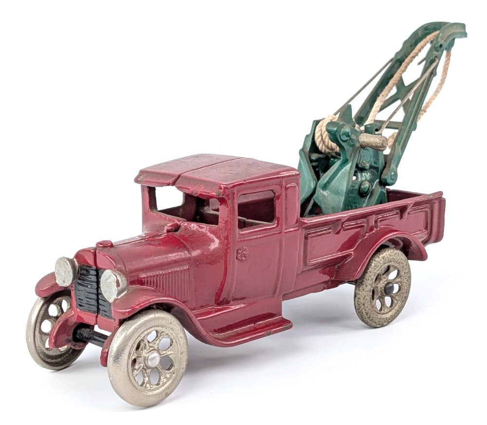 Arcade Cast Iron Ford Wrecker Tow Truck (1 of 8)