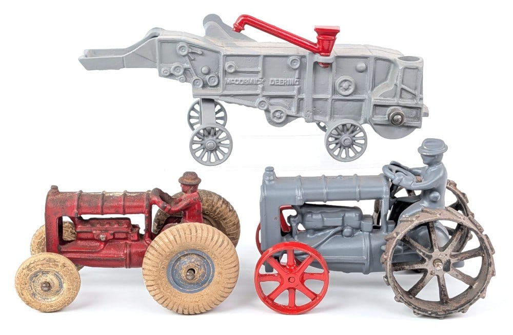 Arcade Cast Iron Fordson Tractors and McCormick-Deering Threshing Machine (1 of 11)