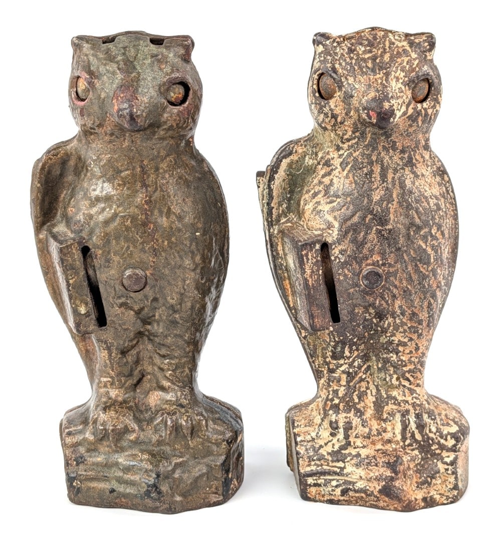 (2) Kilgore Blinky The Owl Coin Banks: (2) Kilgore Blinky The Owl slot in book banks. Both are missing the trap doors. Both showing loss and wear. Each measures approximately 5-3/4" tall.?