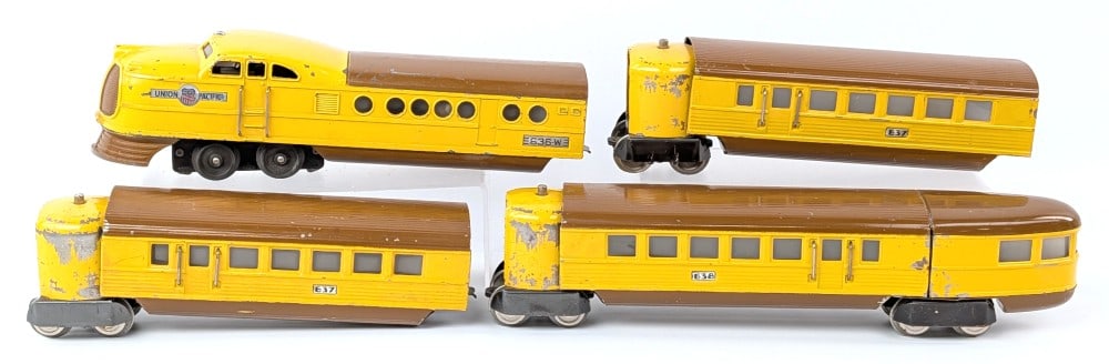 Lionel Union Pacific City Of Denver Passenger Set: Lionel O Gauge Union Pacific City of Denver passenger set. Set includes 636W power car, two 637 coaches, 638 observation and three vestibules. The set shows paint loss and age wear.?