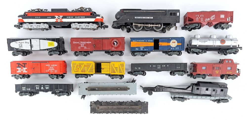 American Flyer S Gauge 21573 NH Unit, Train Cars, and Lionel 1668: Includes American Flyer S Gauge #21573 New Haven unit, S gauge american flyer train cars, and Lionel O Gauge 1668 engine. Showing light wear from use and age.?