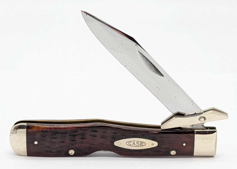1973 Case XX Jigged Bone Cheetah 6111 1/2: Knife is in good cleaned condition with some light scratches on the blade, scuffs and light dings on the bolsters, there is a pin crack on one of the upper pins on the front handle scale, and the back