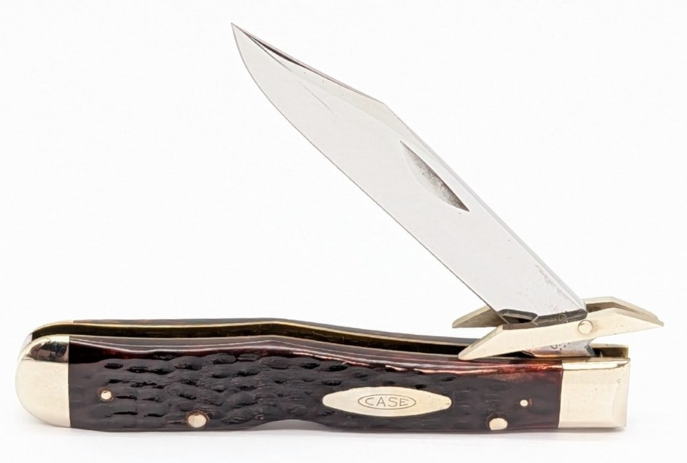 1975 Case XX Jigged Bone Cheetah 6111 1/2: Knife is in very nice condition with minimal wear from handling and age. Overall measures 4-3/8in when closed.